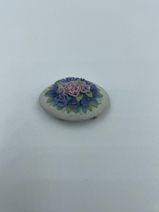 Handgefertigte Brosche mit außergewöhnlichem Muster