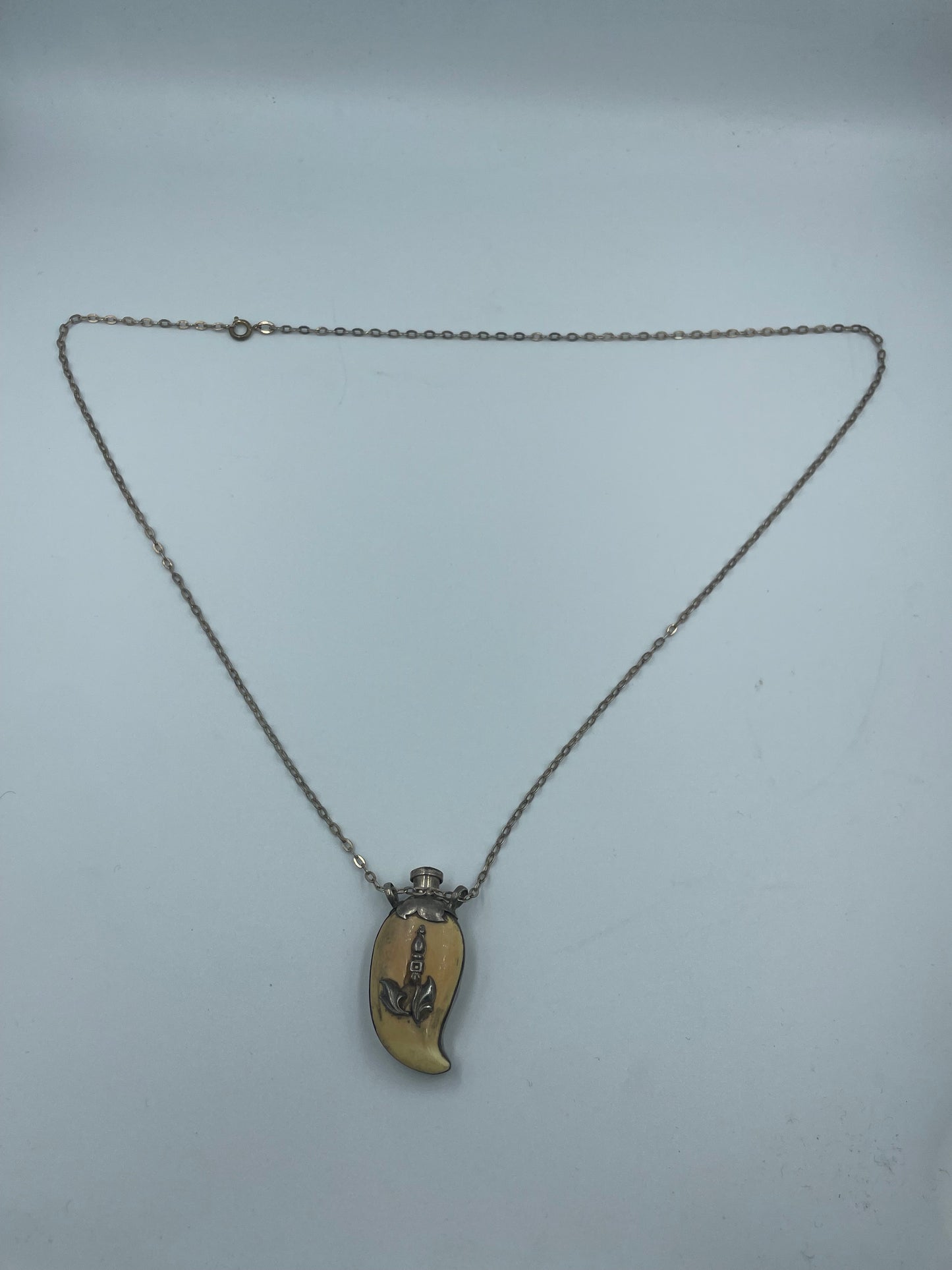 Silberkette mit Muster