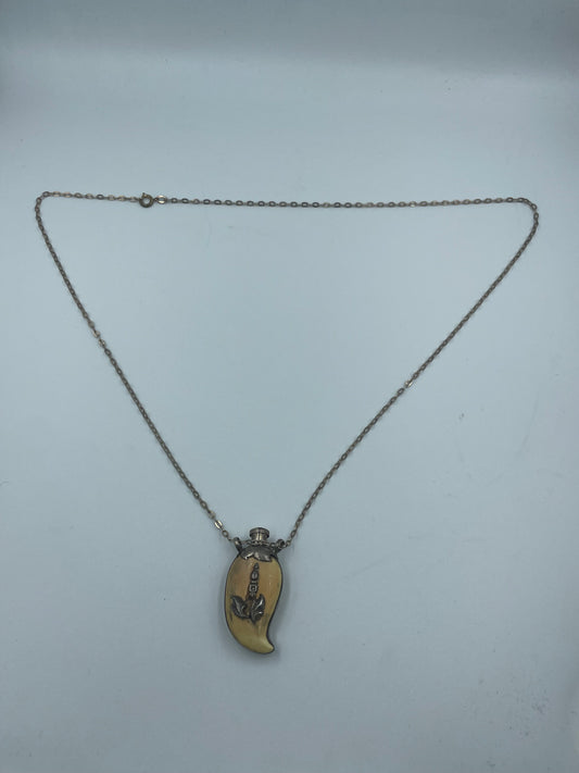 Silberkette mit Muster