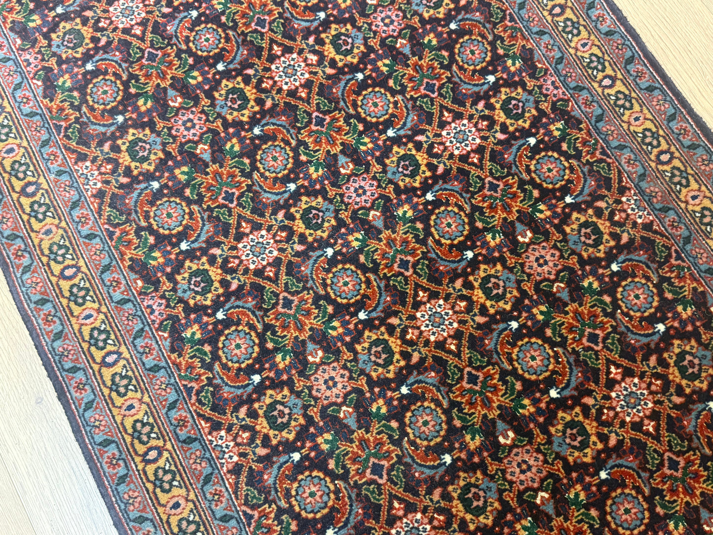 Perser Teppich Tabriz Handgeknüpft aus Korkwolle Seide 150x64 cm