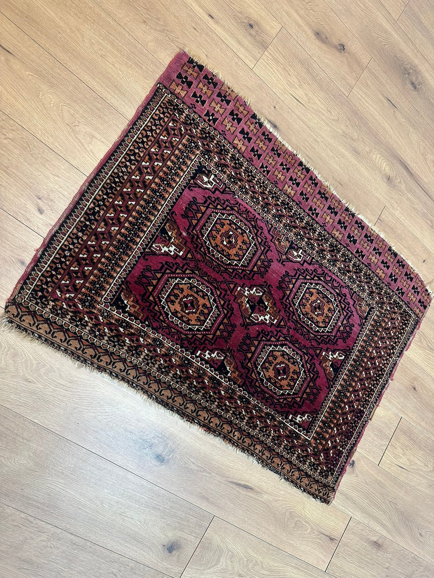 Antik Orientteppich handgeknüpft 120x88 cm Jomut Buchara naturfarben