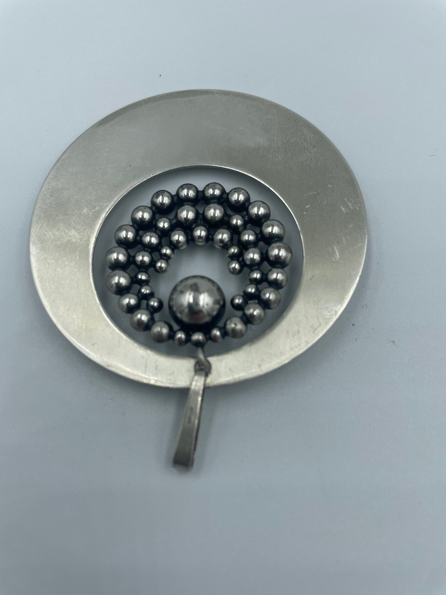 Silberanhänger mit Kugelmuster