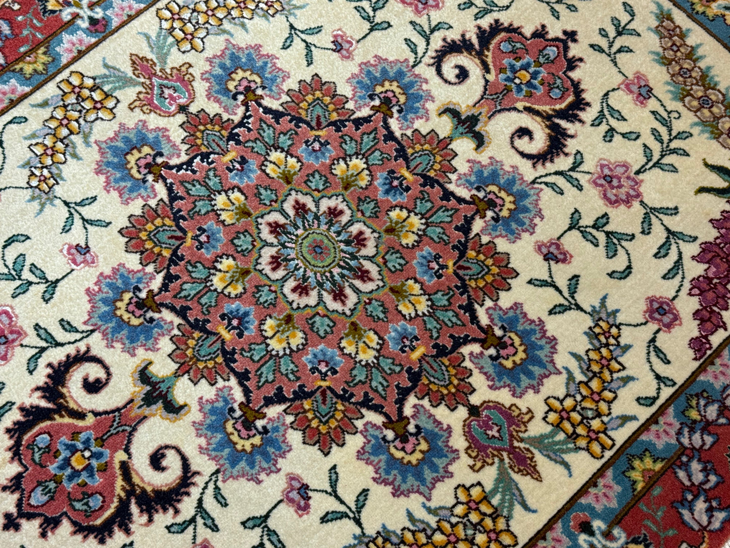 Orientteppich Täbriz Handgeknüpft Korkwolle mit Seide 69x90cm