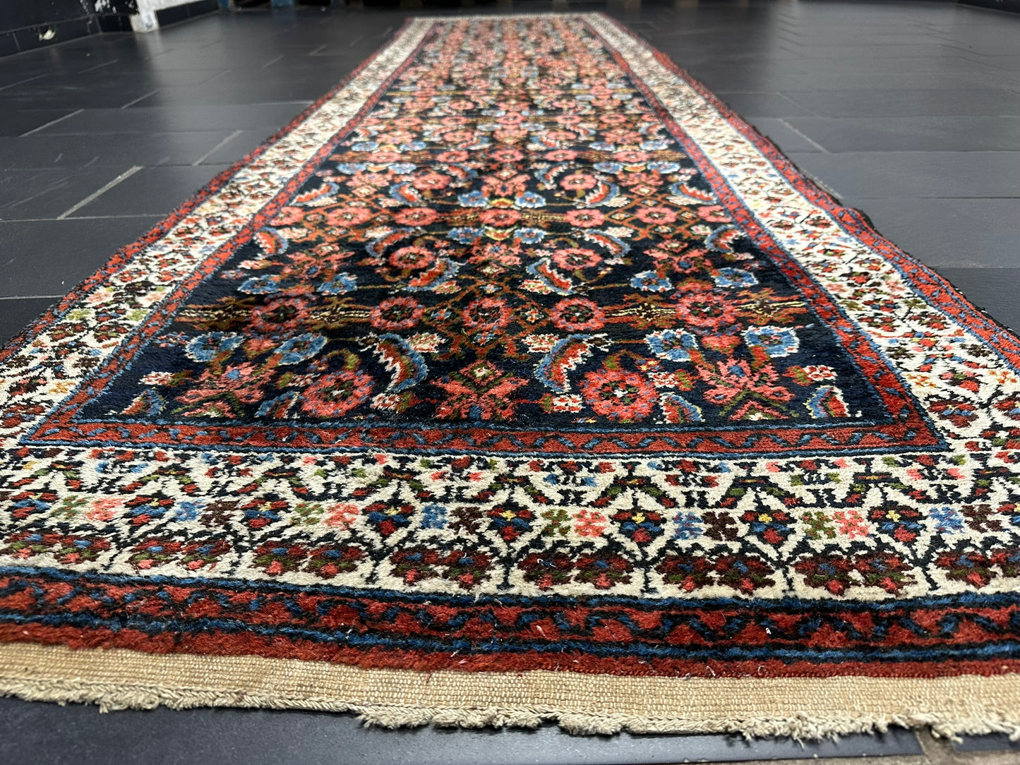Antik Orientteppich handgeknüpft 390x103 cm Malayer Läufer naturfarben