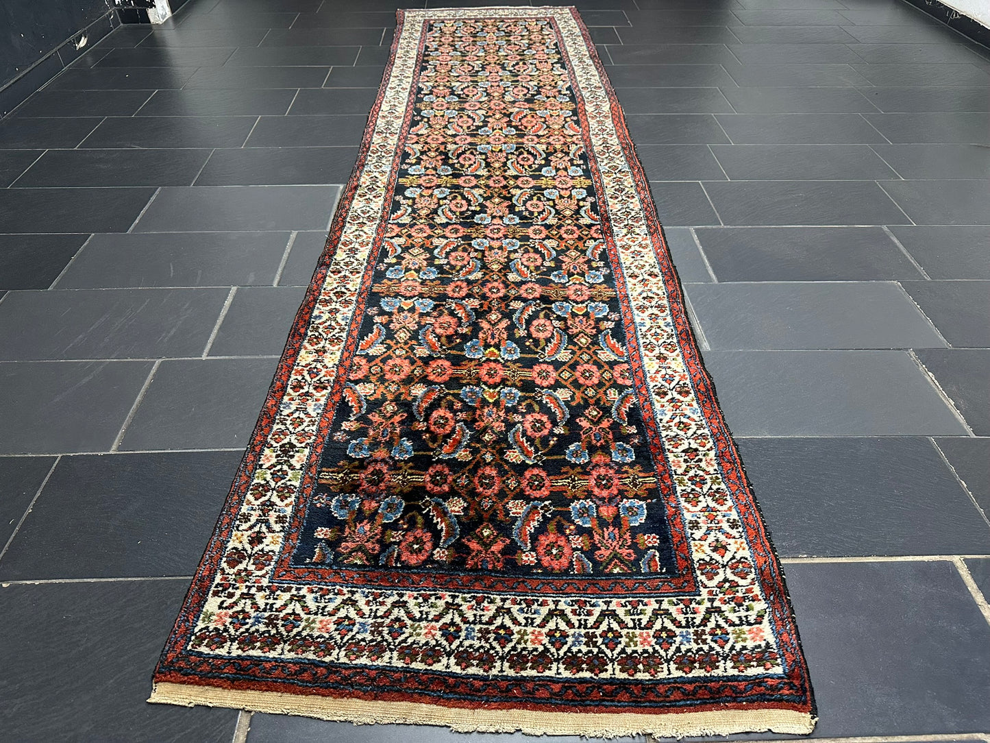 Antik Orientteppich handgeknüpft 390x103 cm Malayer Läufer naturfarben