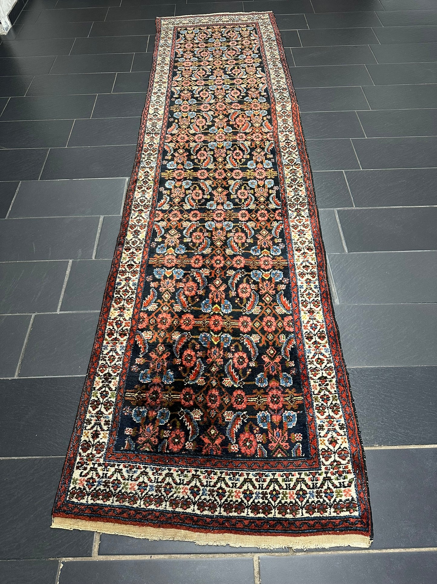Antik Orientteppich handgeknüpft 390x103 cm Malayer Läufer naturfarben