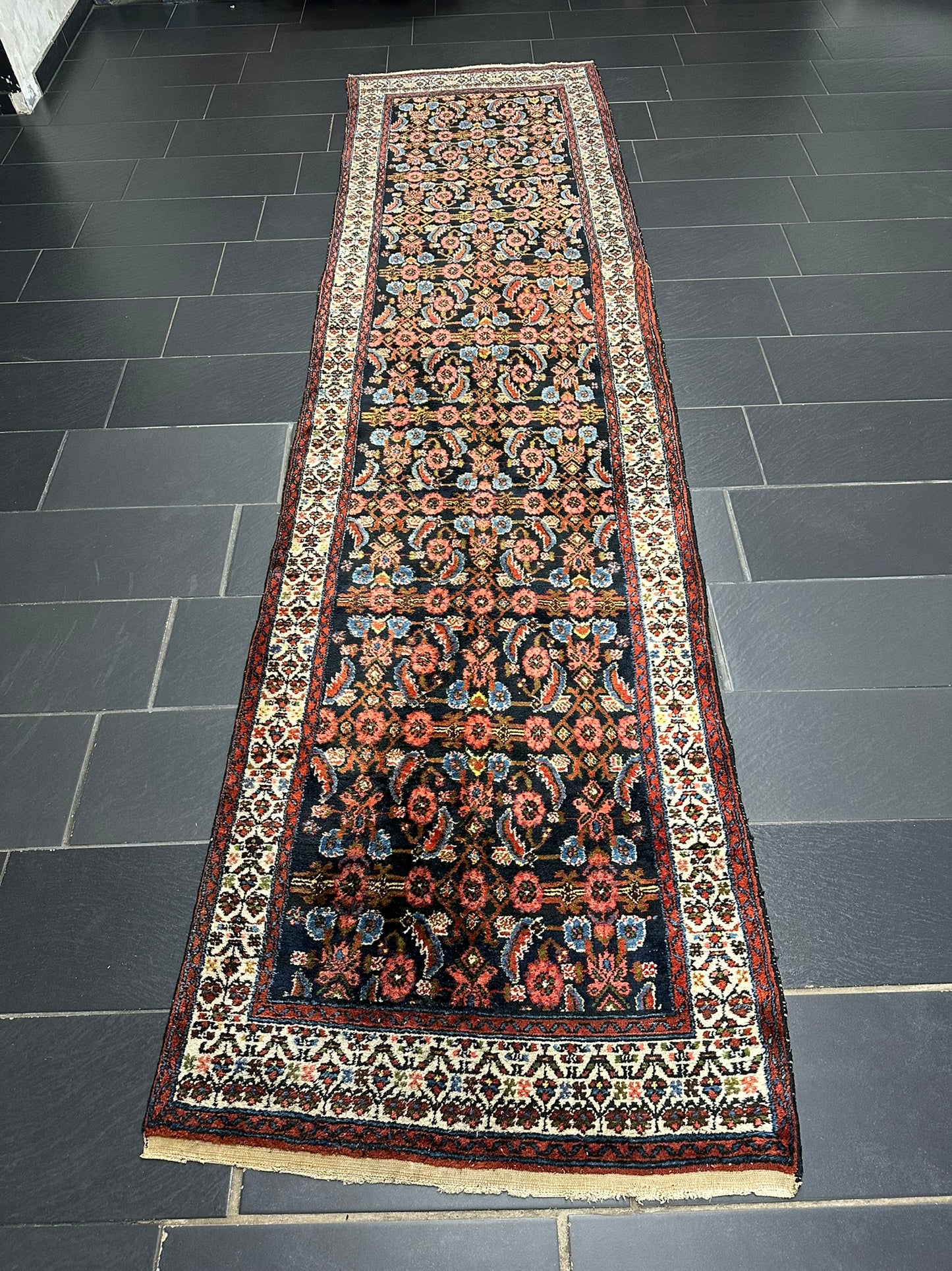 Antik Orientteppich handgeknüpft 390x103 cm Malayer Läufer naturfarben