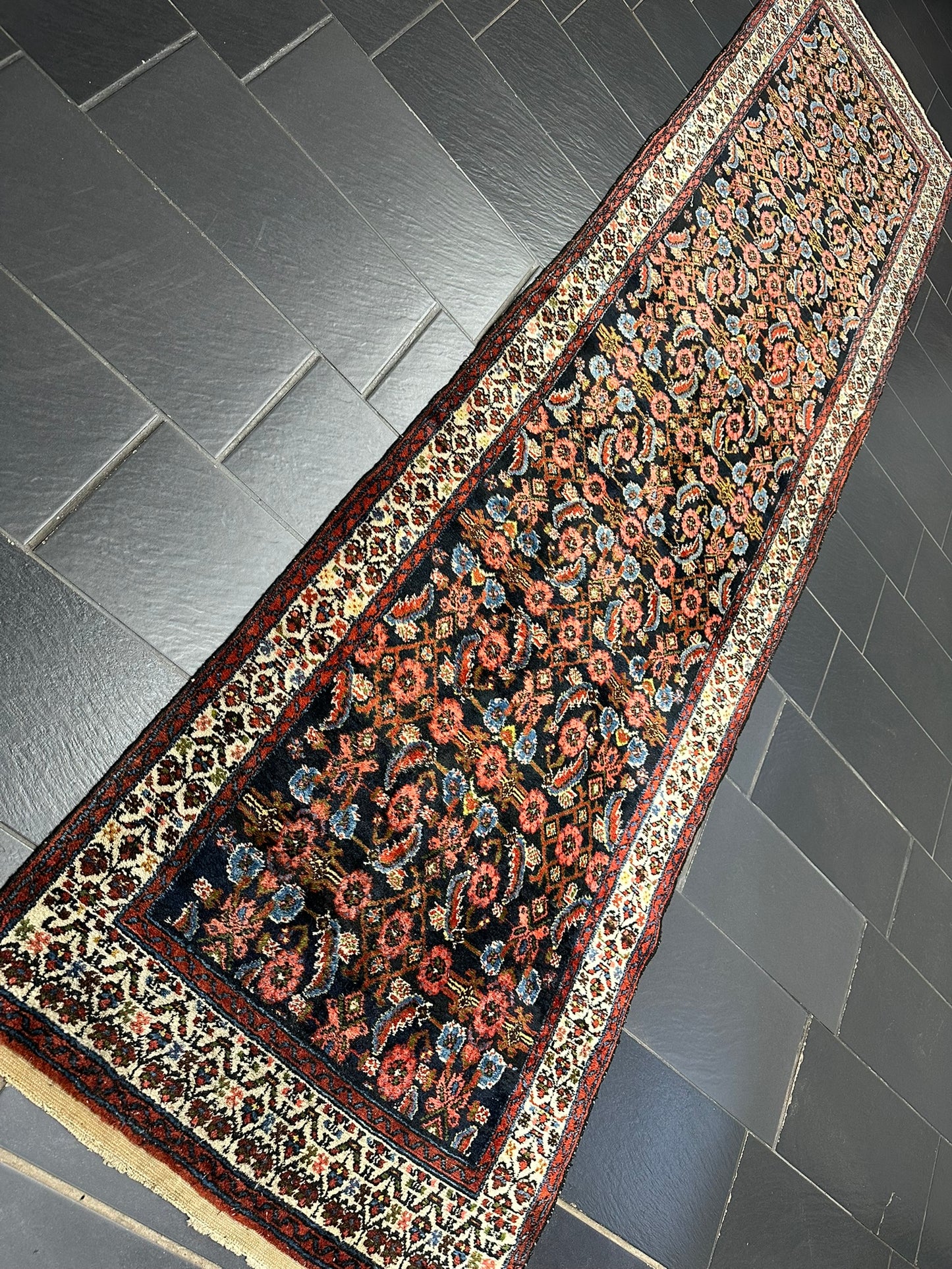 Antik Orientteppich handgeknüpft 390x103 cm Malayer Läufer naturfarben