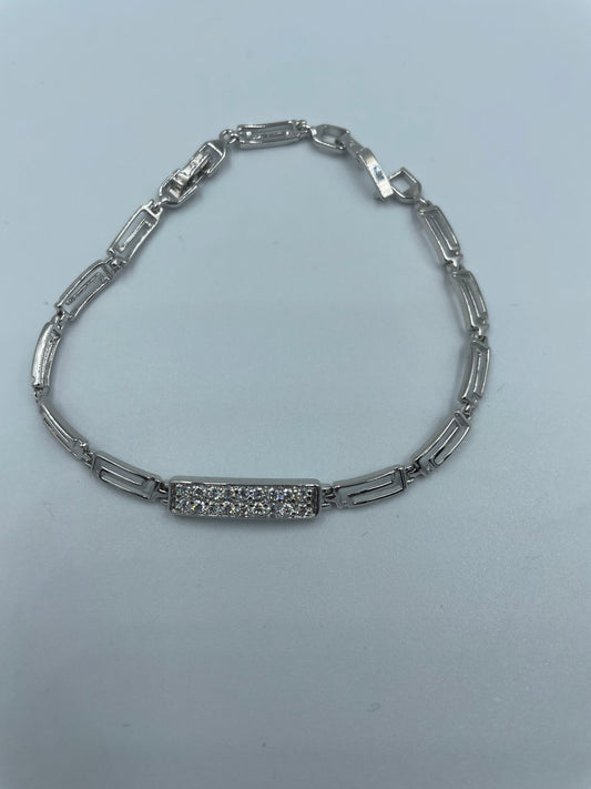 Versilberter Armband mit kleinen Kristallen