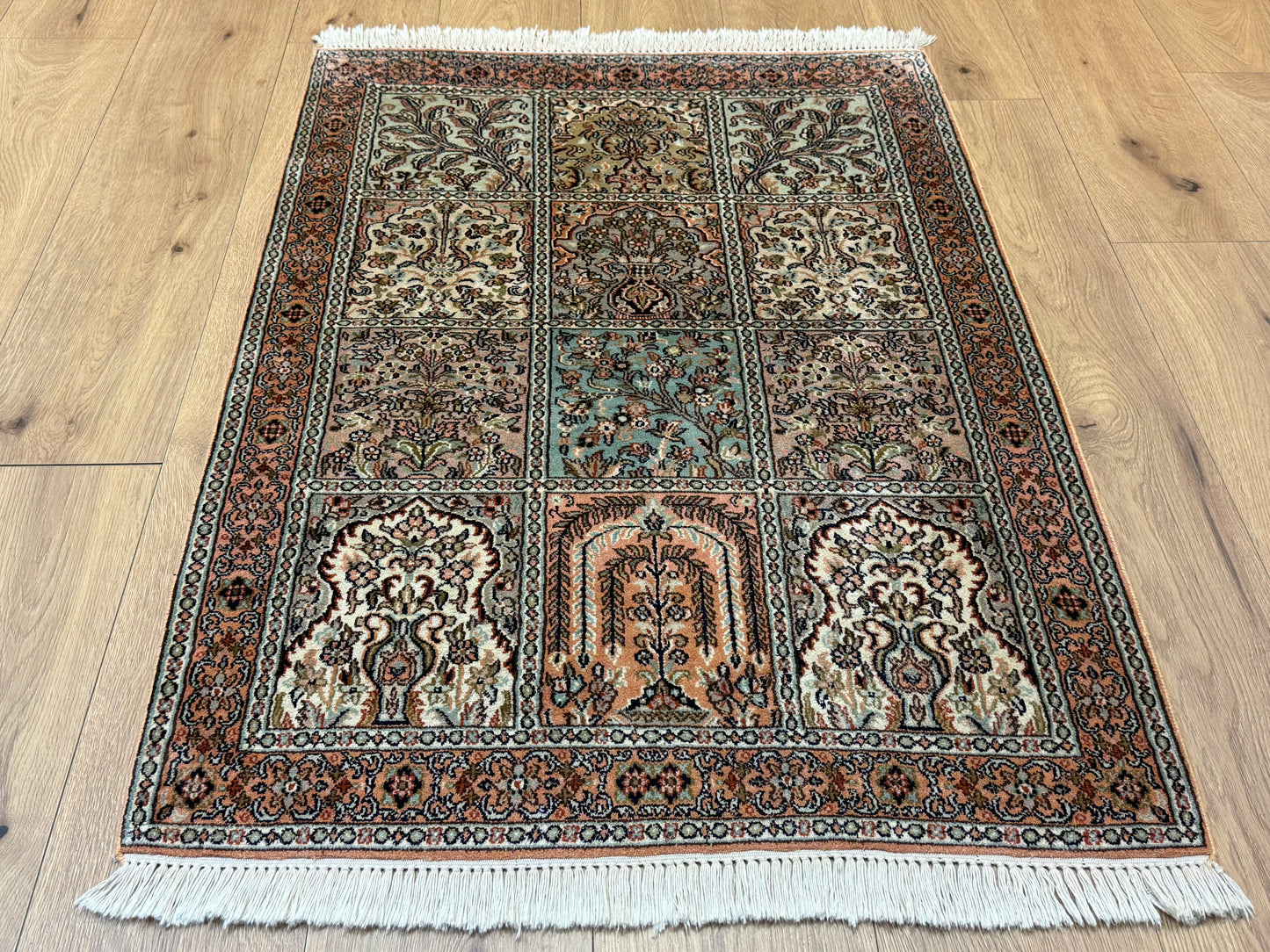 Orientteppich Kaschmir – Handgeknüpft aus Naturseide, Feldermotiv, 80 x 120 cm