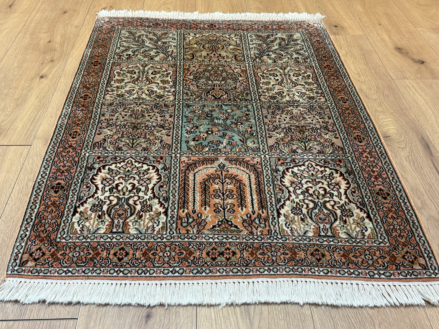 Orientteppich Kaschmir – Handgeknüpft aus Naturseide, Feldermotiv, 80 x 120 cm