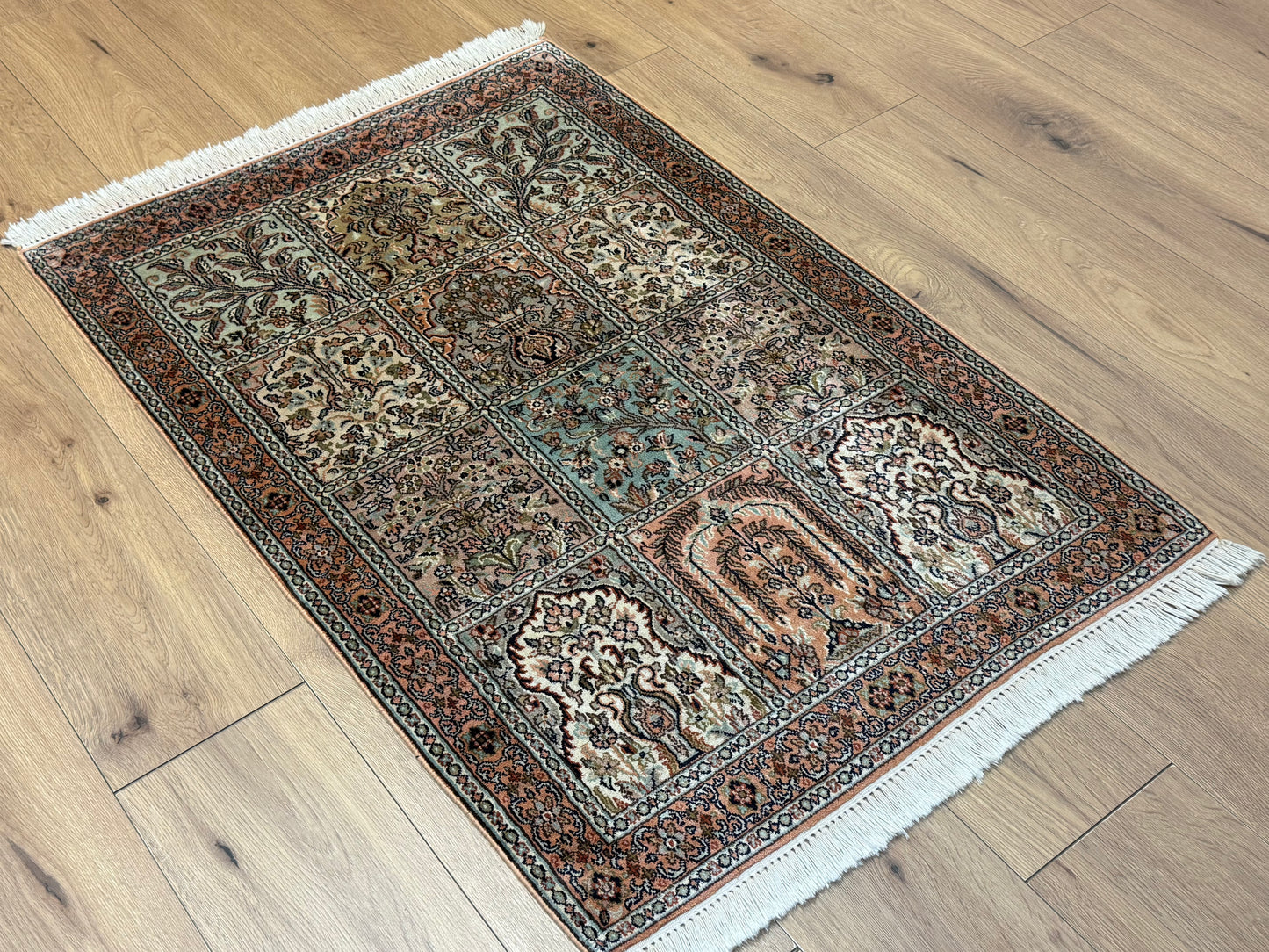 Orientteppich Kaschmir – Handgeknüpft aus Naturseide, Feldermotiv, 80 x 120 cm