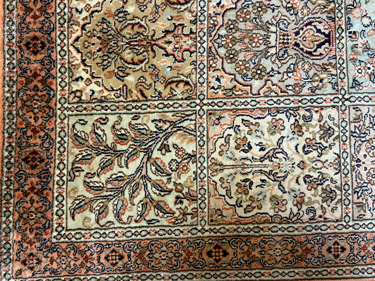 Orientteppich Kaschmir – Handgeknüpft aus Naturseide, Feldermotiv, 80 x 120 cm