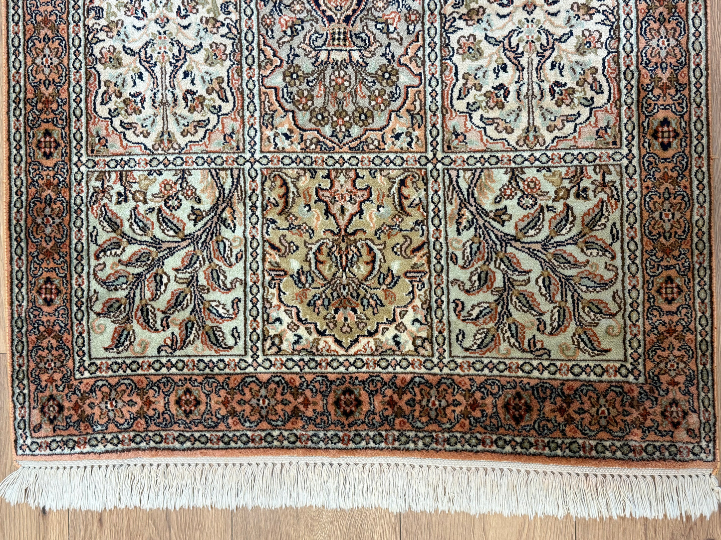 Orientteppich Kaschmir – Handgeknüpft aus Naturseide, Feldermotiv, 80 x 120 cm