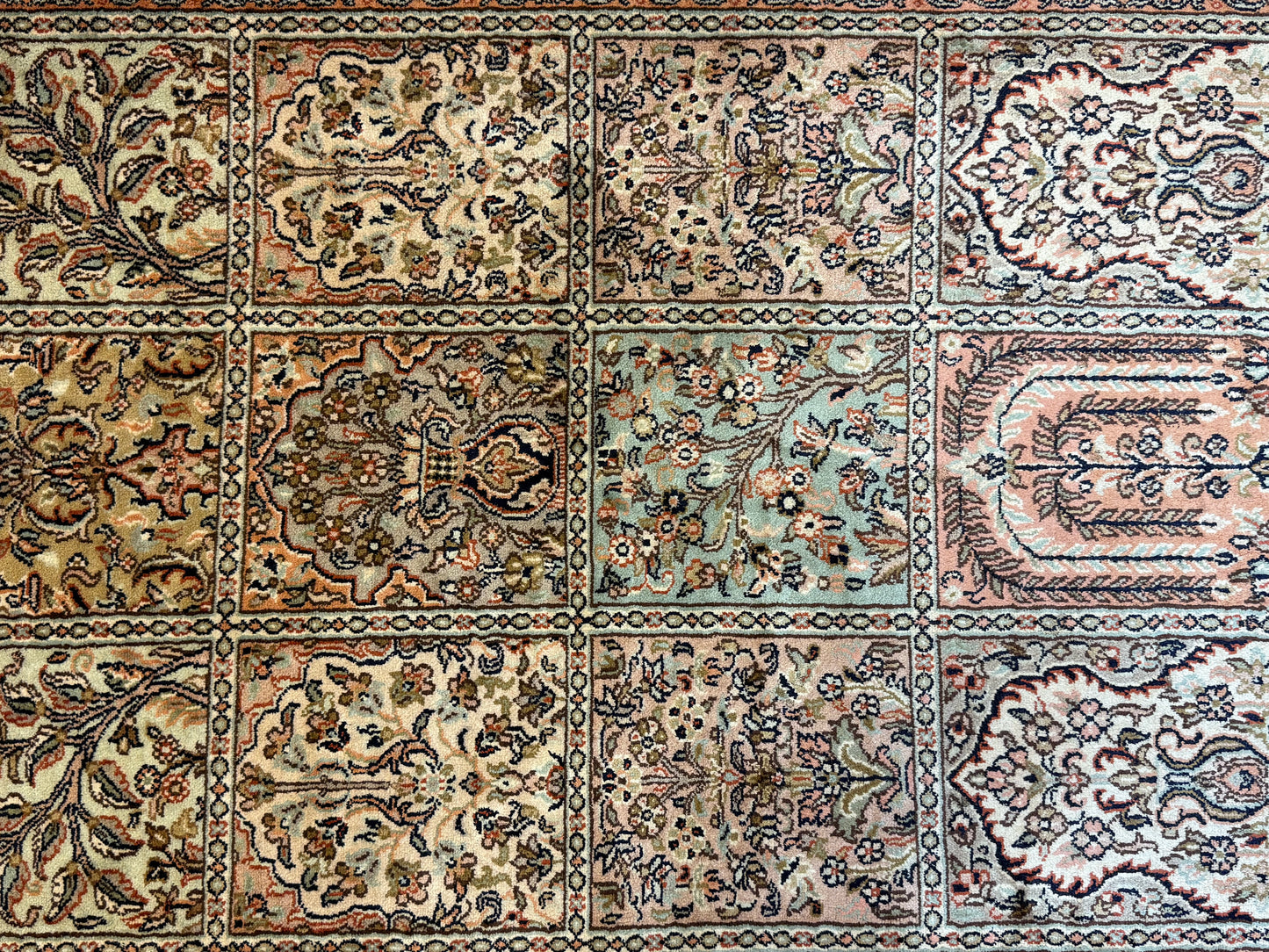 Orientteppich Kaschmir – Handgeknüpft aus Naturseide, Feldermotiv, 80 x 120 cm