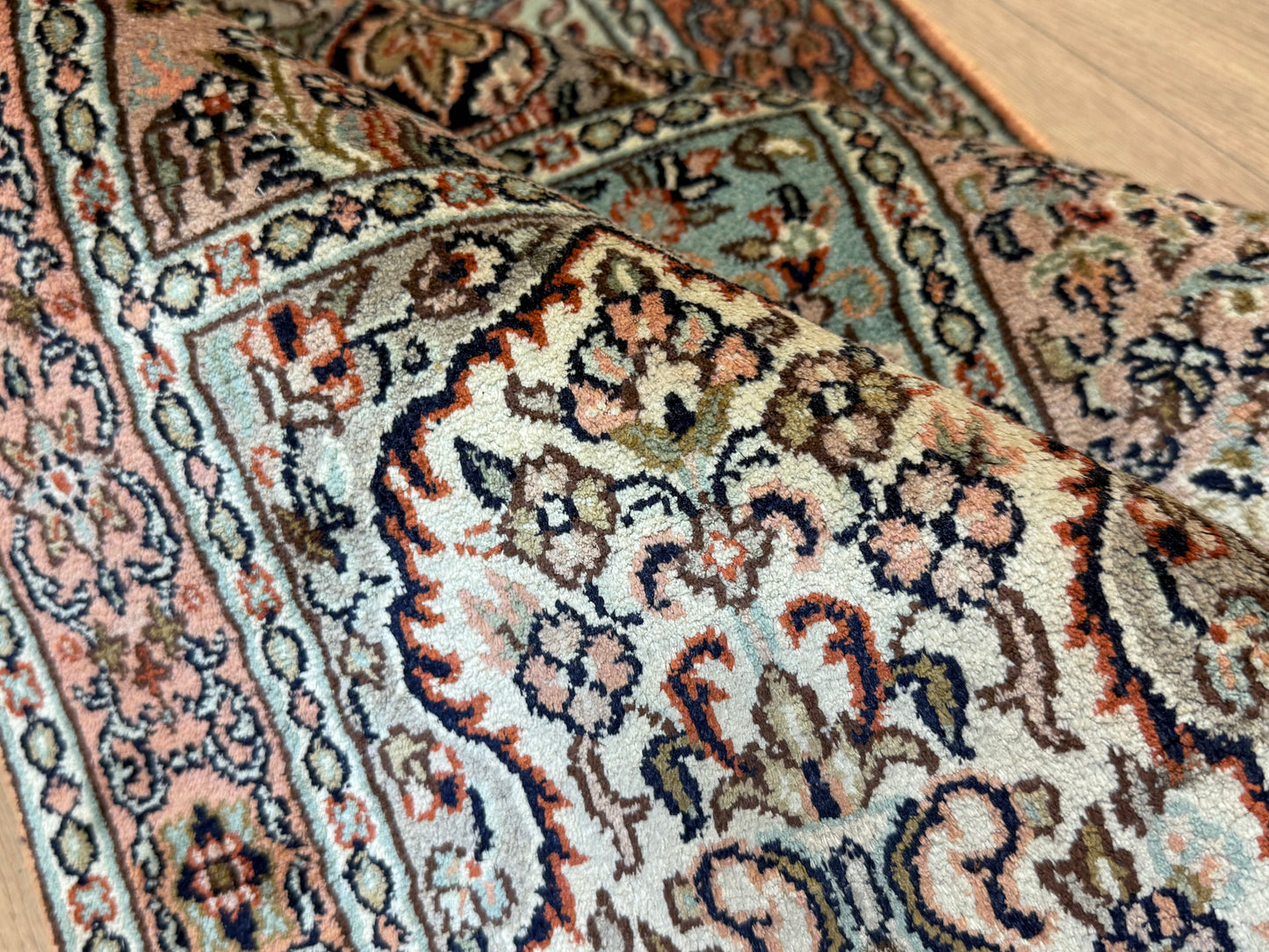 Orientteppich Kaschmir – Handgeknüpft aus Naturseide, Feldermotiv, 80 x 120 cm