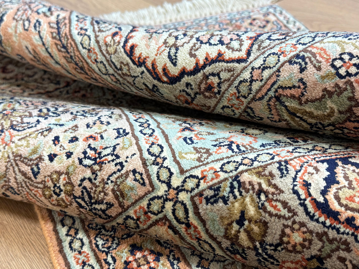 Orientteppich Kaschmir – Handgeknüpft aus Naturseide, Feldermotiv, 80 x 120 cm