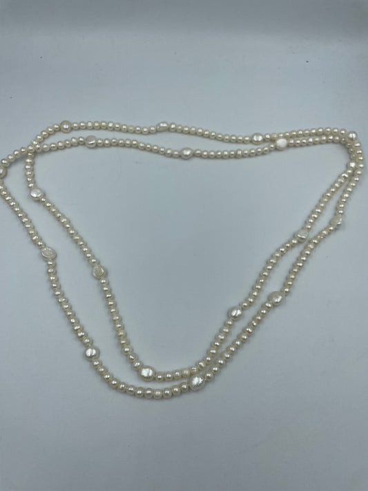 Weiße Perlenkette – Klassische Eleganz in Doppelstrang