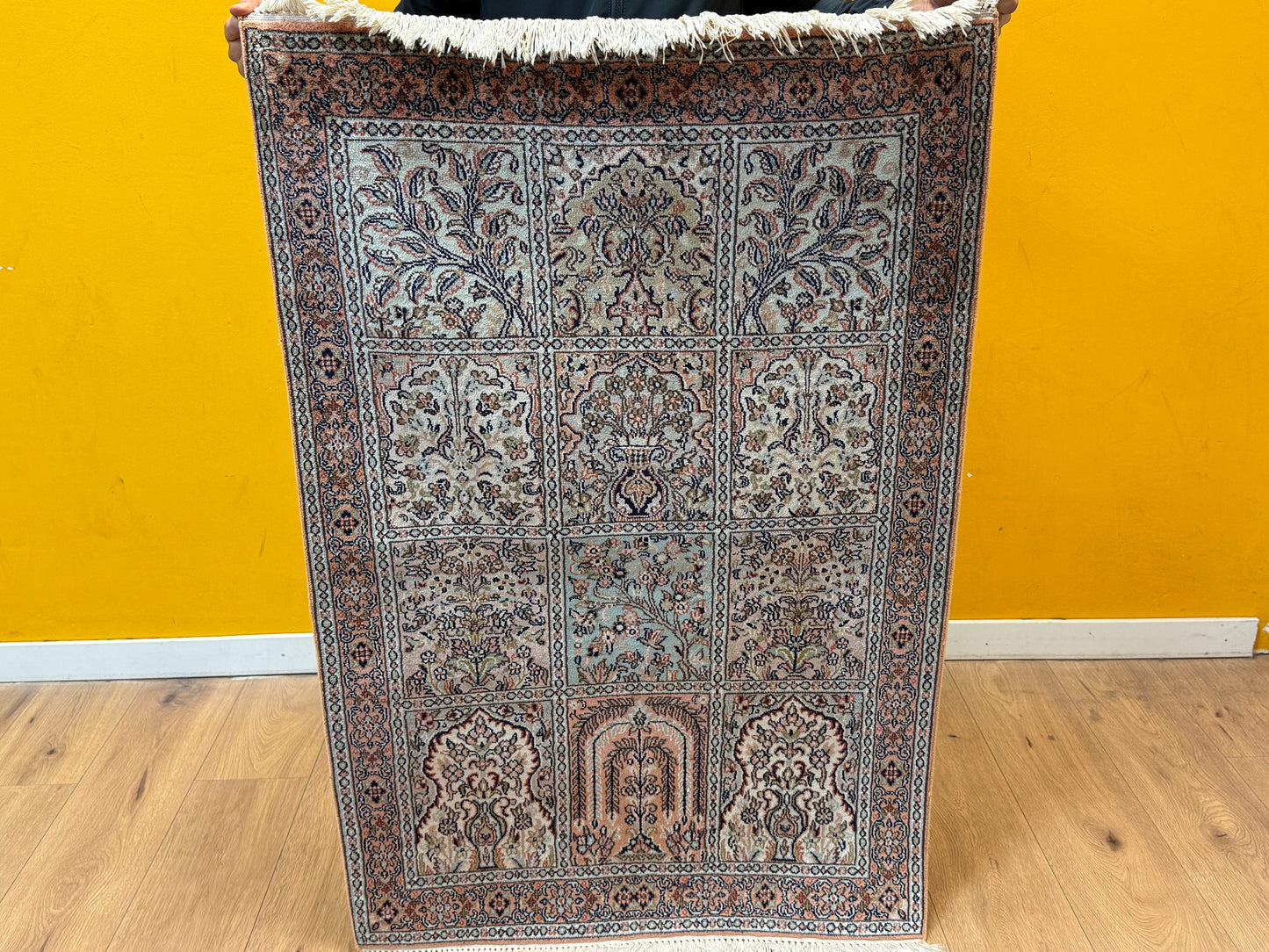 Orientteppich Kaschmir – Handgeknüpft aus Naturseide, Feldermotiv, 80 x 120 cm