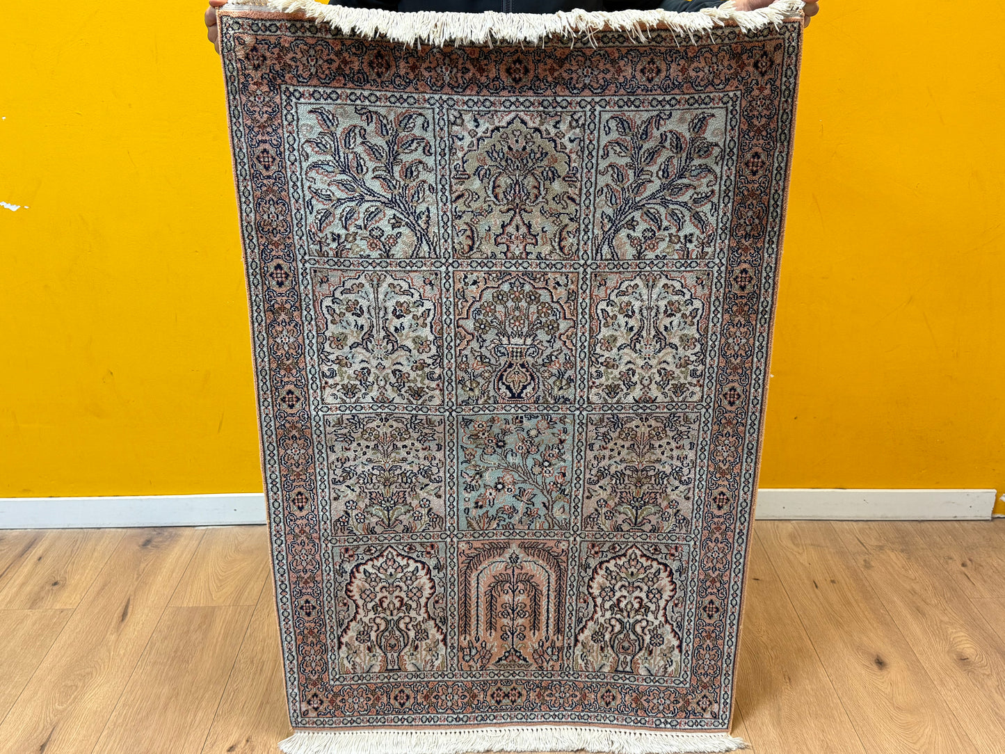 Orientteppich Kaschmir – Handgeknüpft aus Naturseide, Feldermotiv, 80 x 120 cm