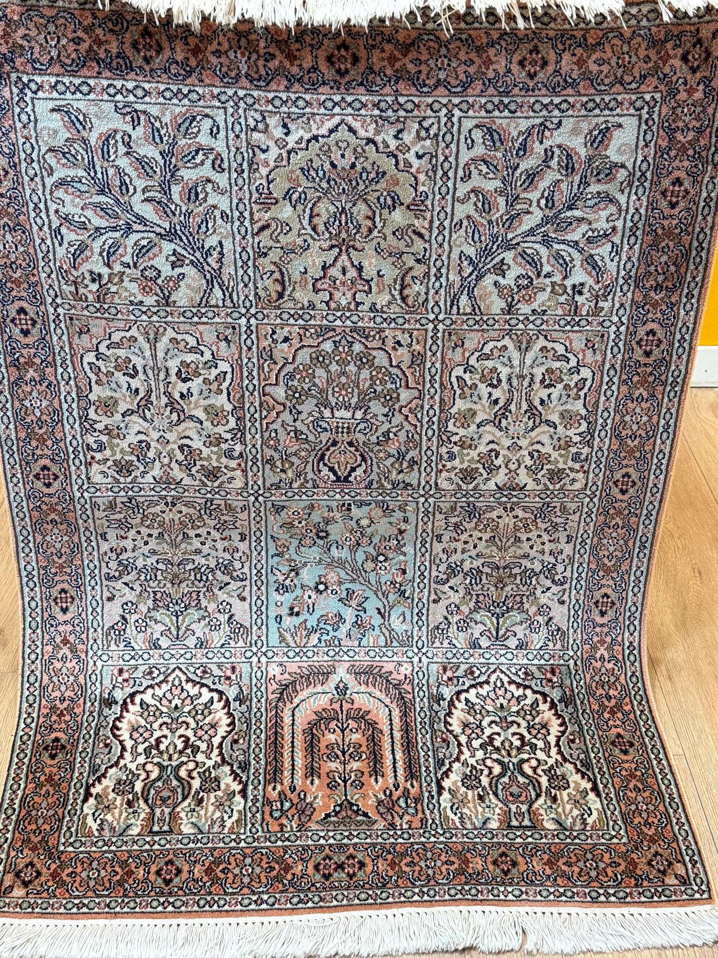 Orientteppich Kaschmir – Handgeknüpft aus Naturseide, Feldermotiv, 80 x 120 cm