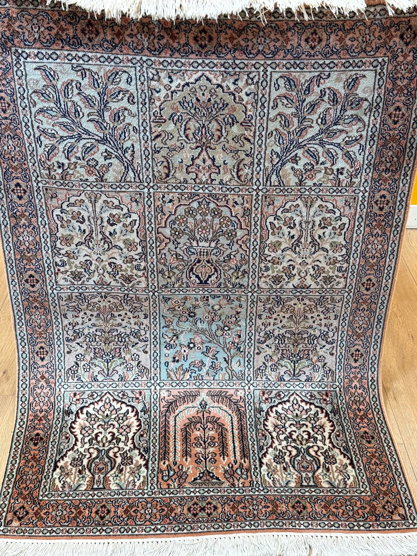 Orientteppich Kaschmir – Handgeknüpft aus Naturseide, Feldermotiv, 80 x 120 cm