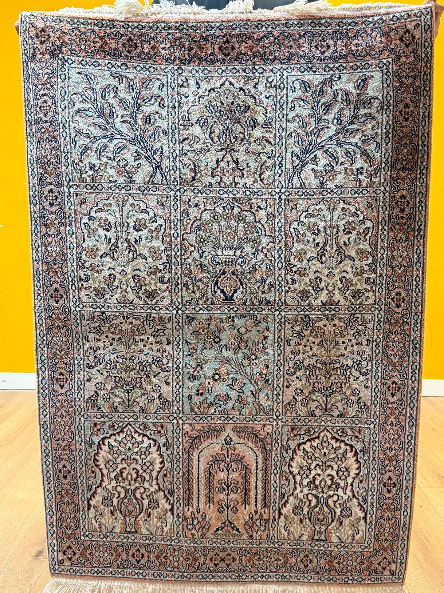 Orientteppich Kaschmir – Handgeknüpft aus Naturseide, Feldermotiv, 80 x 120 cm