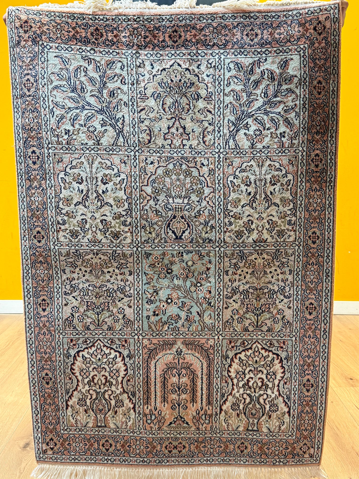 Orientteppich Kaschmir – Handgeknüpft aus Naturseide, Feldermotiv, 80 x 120 cm
