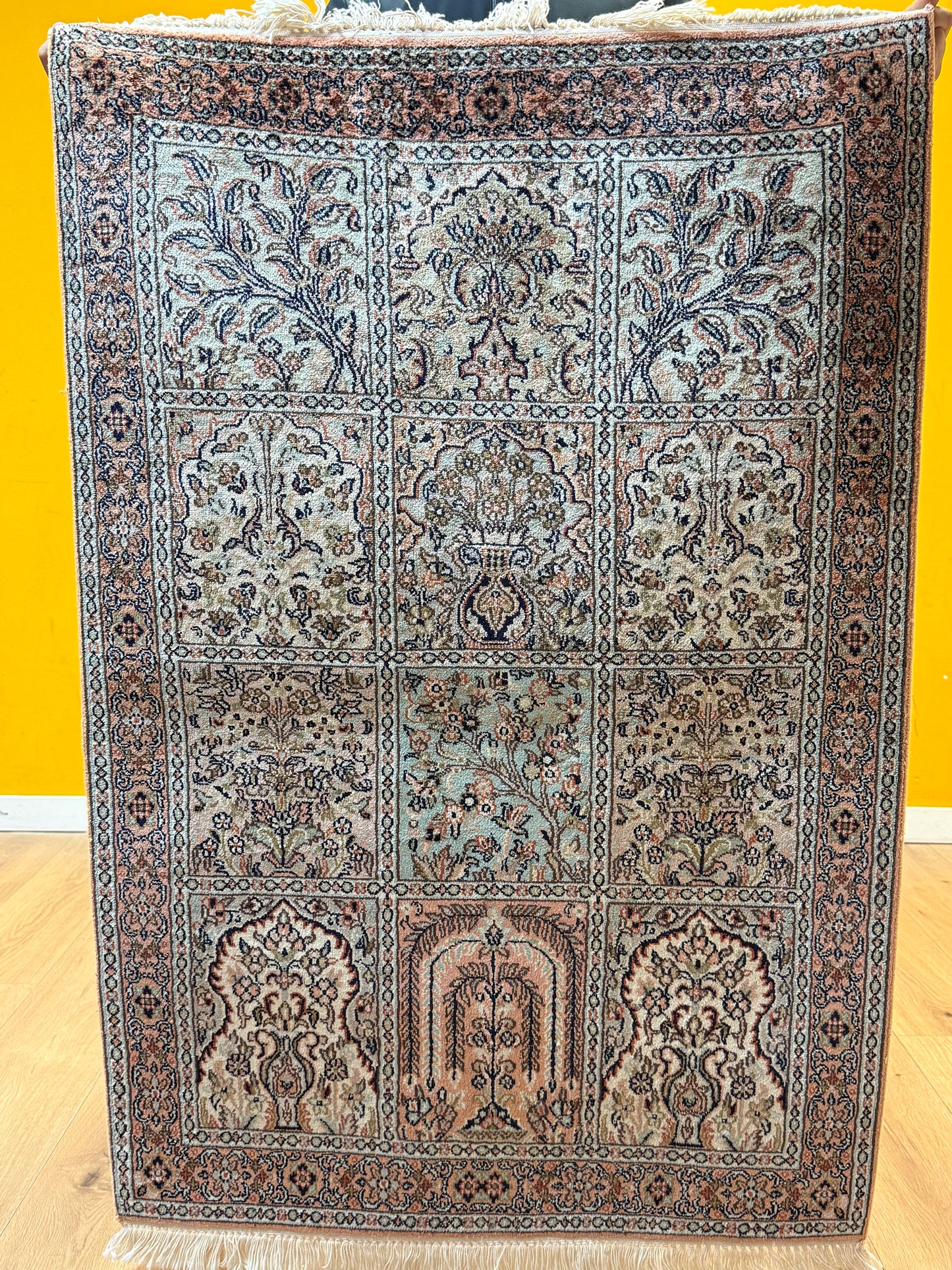 Orientteppich Kaschmir – Handgeknüpft aus Naturseide, Feldermotiv, 80 x 120 cm