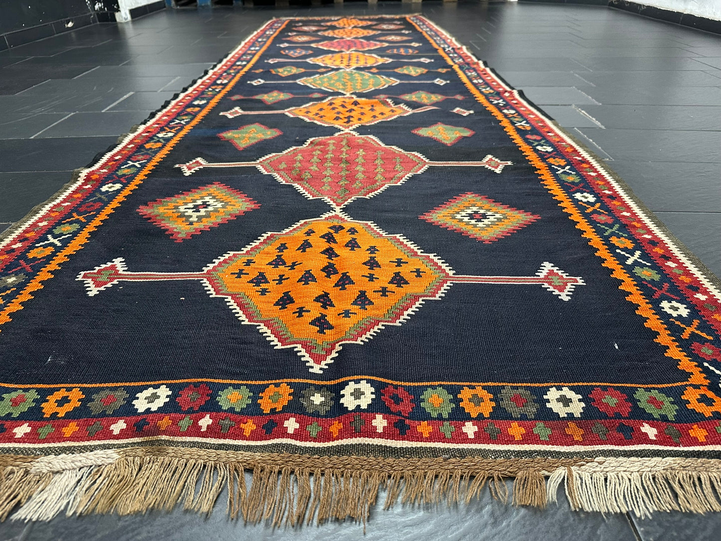 Antik Orientteppich handgeknüpft 440x140 cm Senneh Kelim Naturfarben
