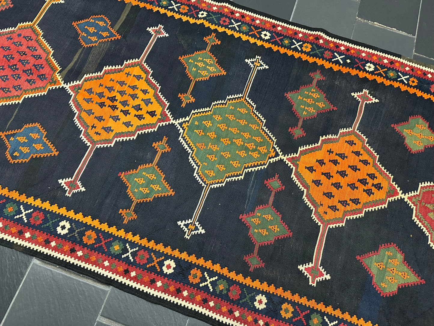 Antik Orientteppich handgeknüpft 440x140 cm Senneh Kelim Naturfarben