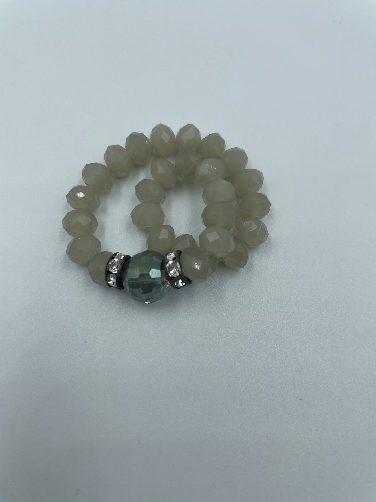 Glasarmband mit Silber-Details