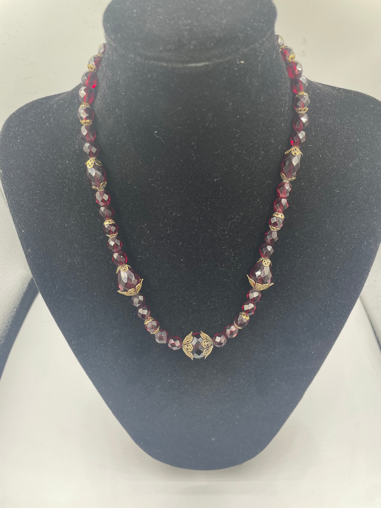 Vergoldete kette mit Granat