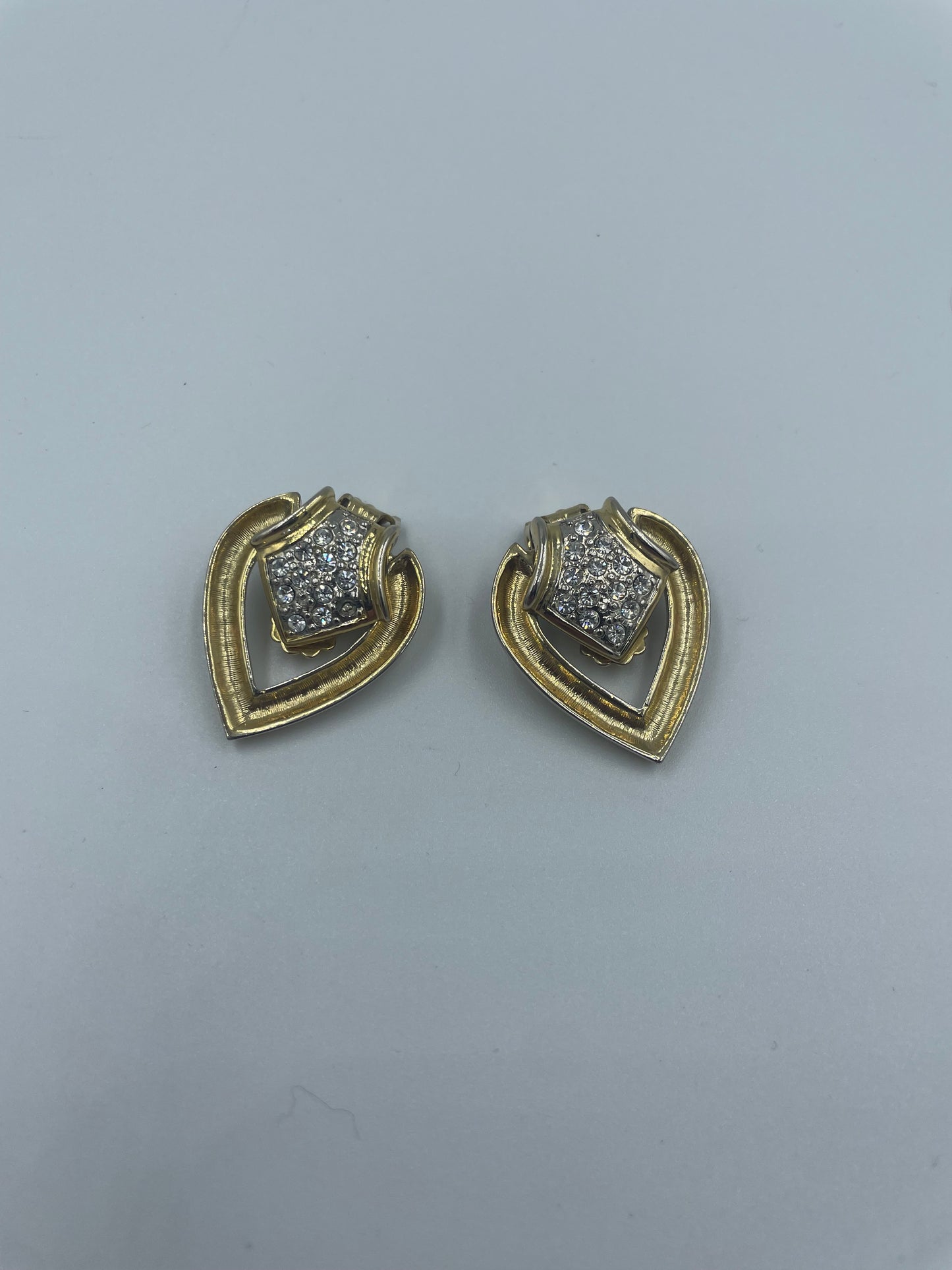 Vergoldete Herz-Clipser mit Kristallen