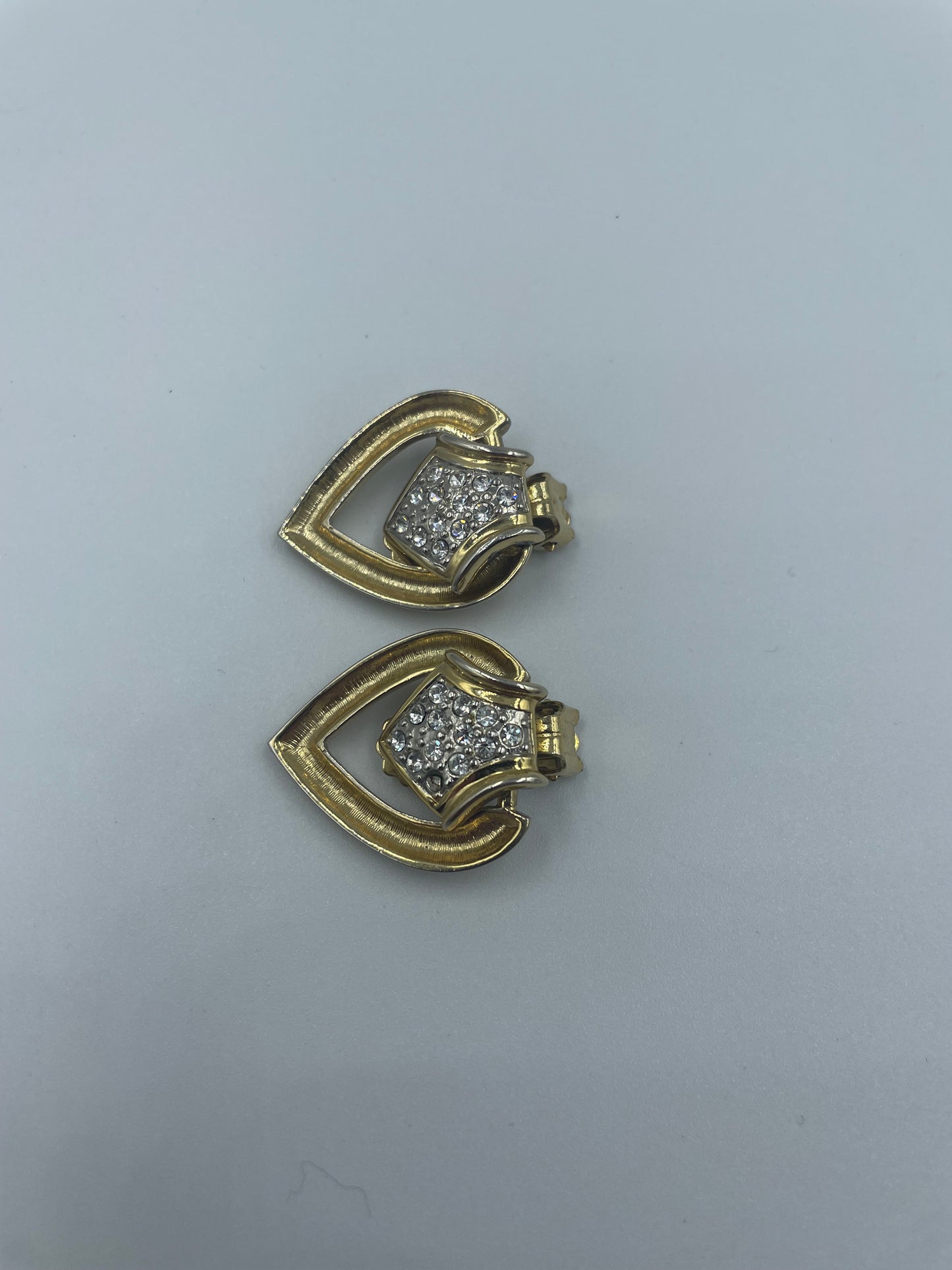 Vergoldete Herz-Clipser mit Kristallen