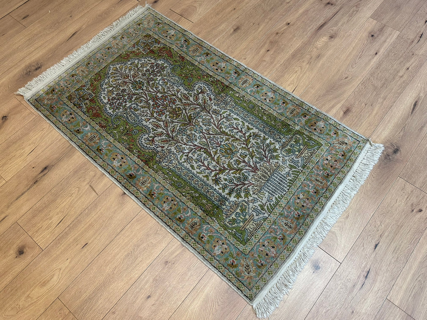 Orientteppich handgeknüpft Ghom Seide Lebensbaum 152x92 cm