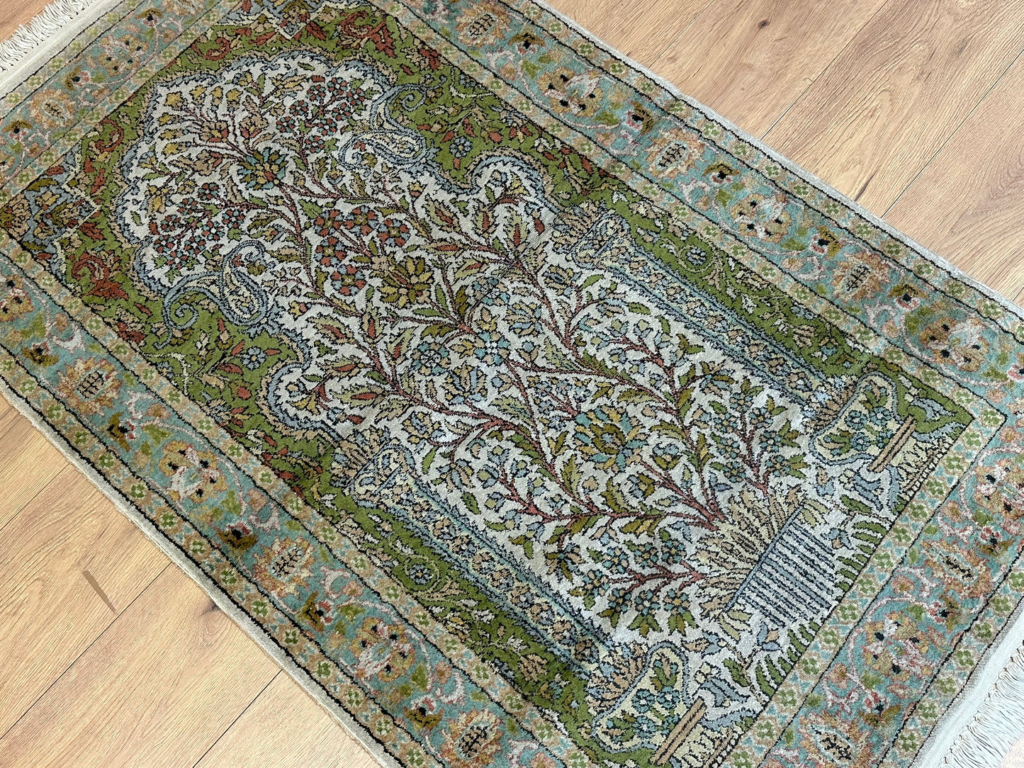Orientteppich handgeknüpft Ghom Seide Lebensbaum 152x92 cm