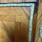 Antike Kommode im Barockstil mit Intarsienarbeit