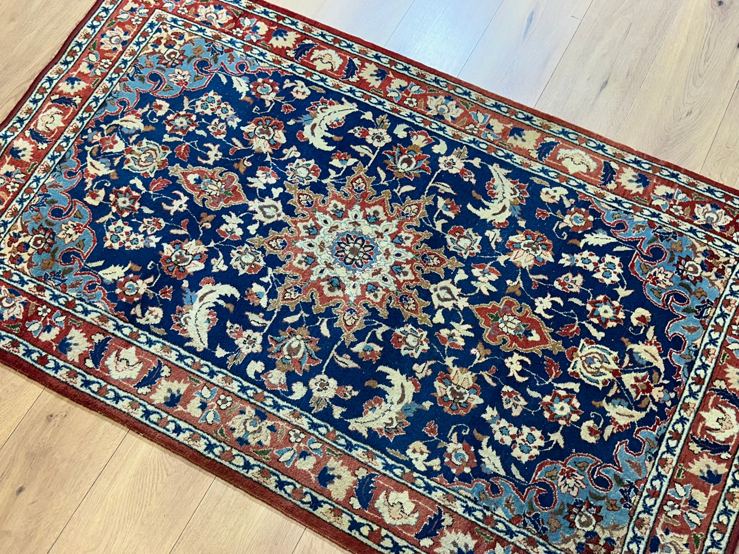 Antiker Orientteppich handgeknüpft Isfahan 174x103 cm
