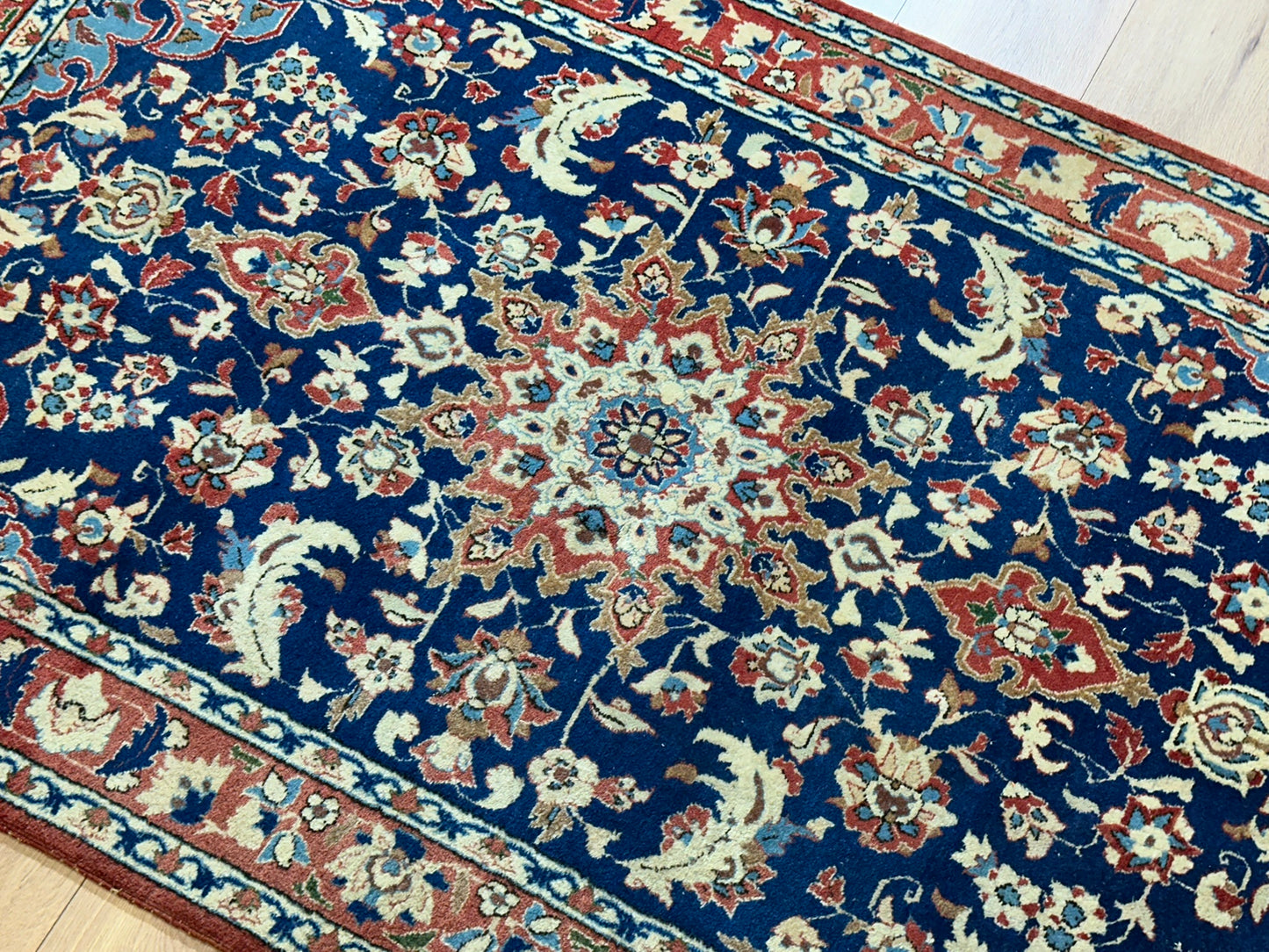 Antiker Orientteppich handgeknüpft Isfahan 174x103 cm