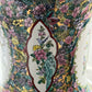 Chinesische Eleganz: Bildbemalte Porzellan-Vase mit floralem Muster