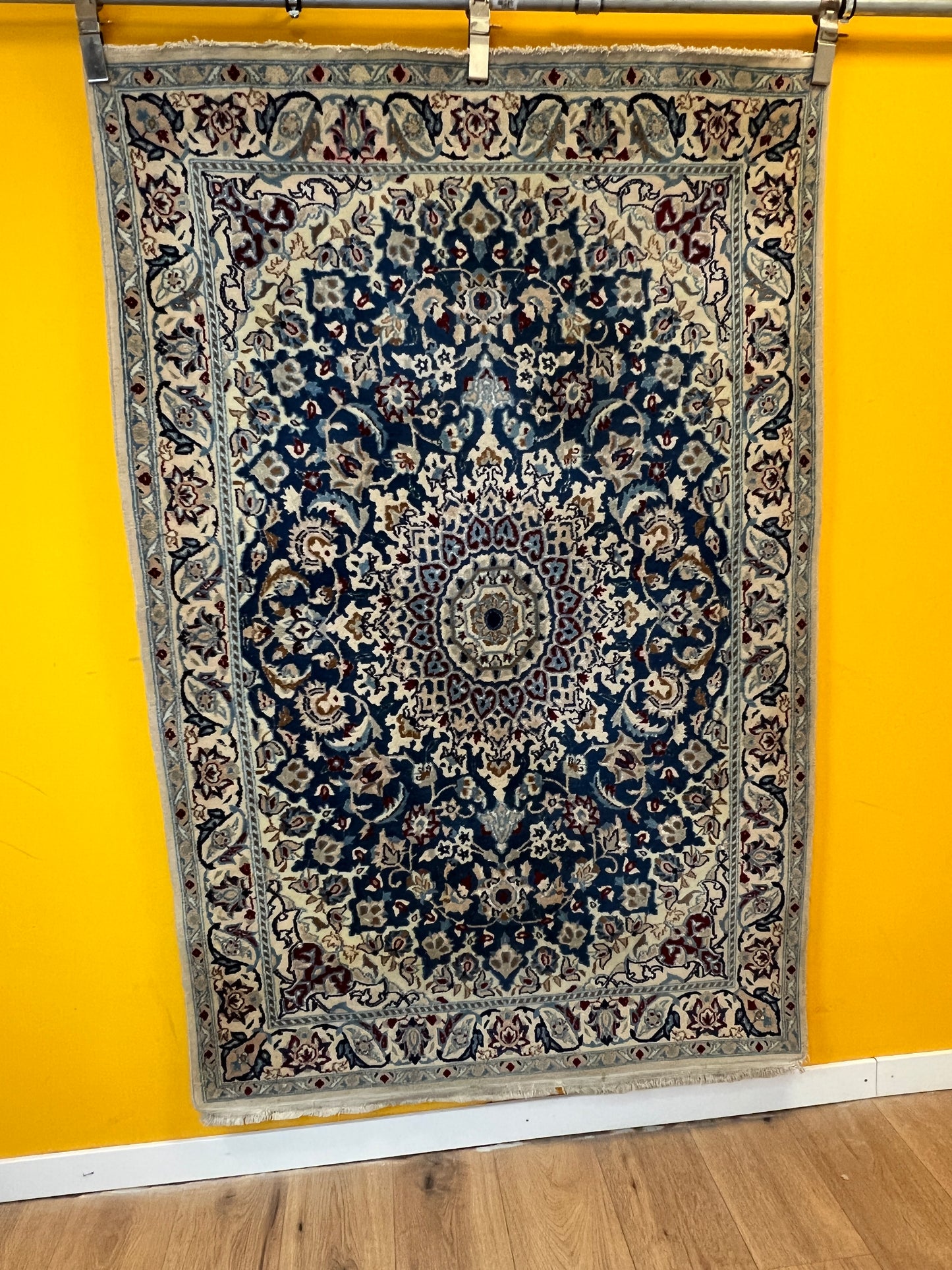 Handgeknüpfter Perser Orientteppich Nain 180x115 cm