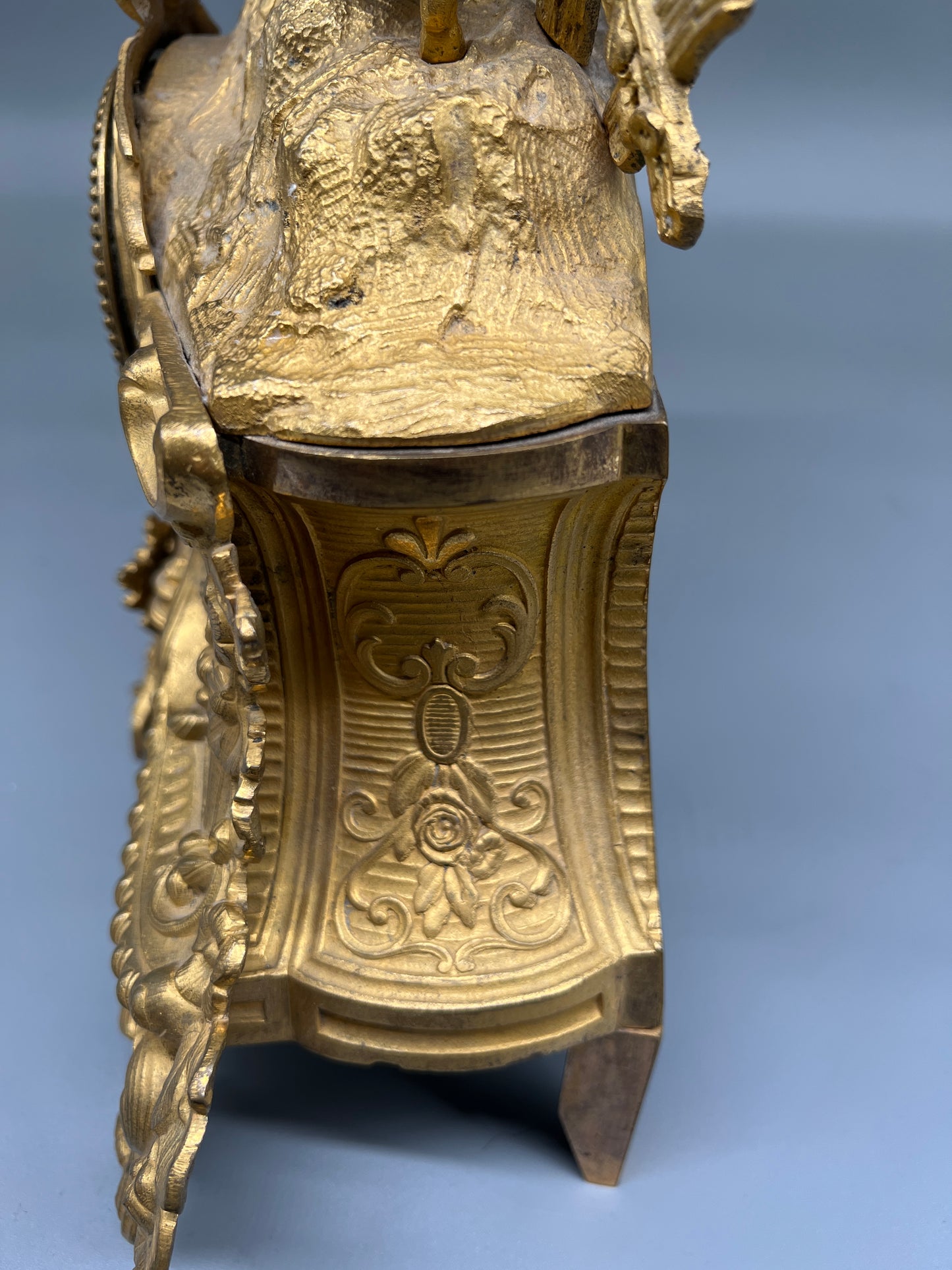 Antike Kaminuhr im Französischen Romantik-Stil aus Zamak - 1850-1900