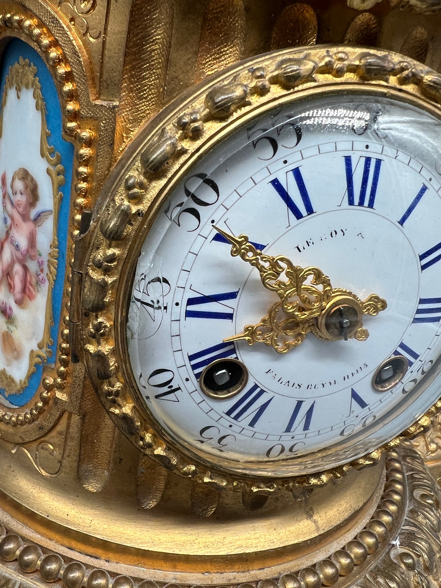 Antike Kaminuhr  Klassischer Charme Uhr mit Bronze Skulptur Frankreich