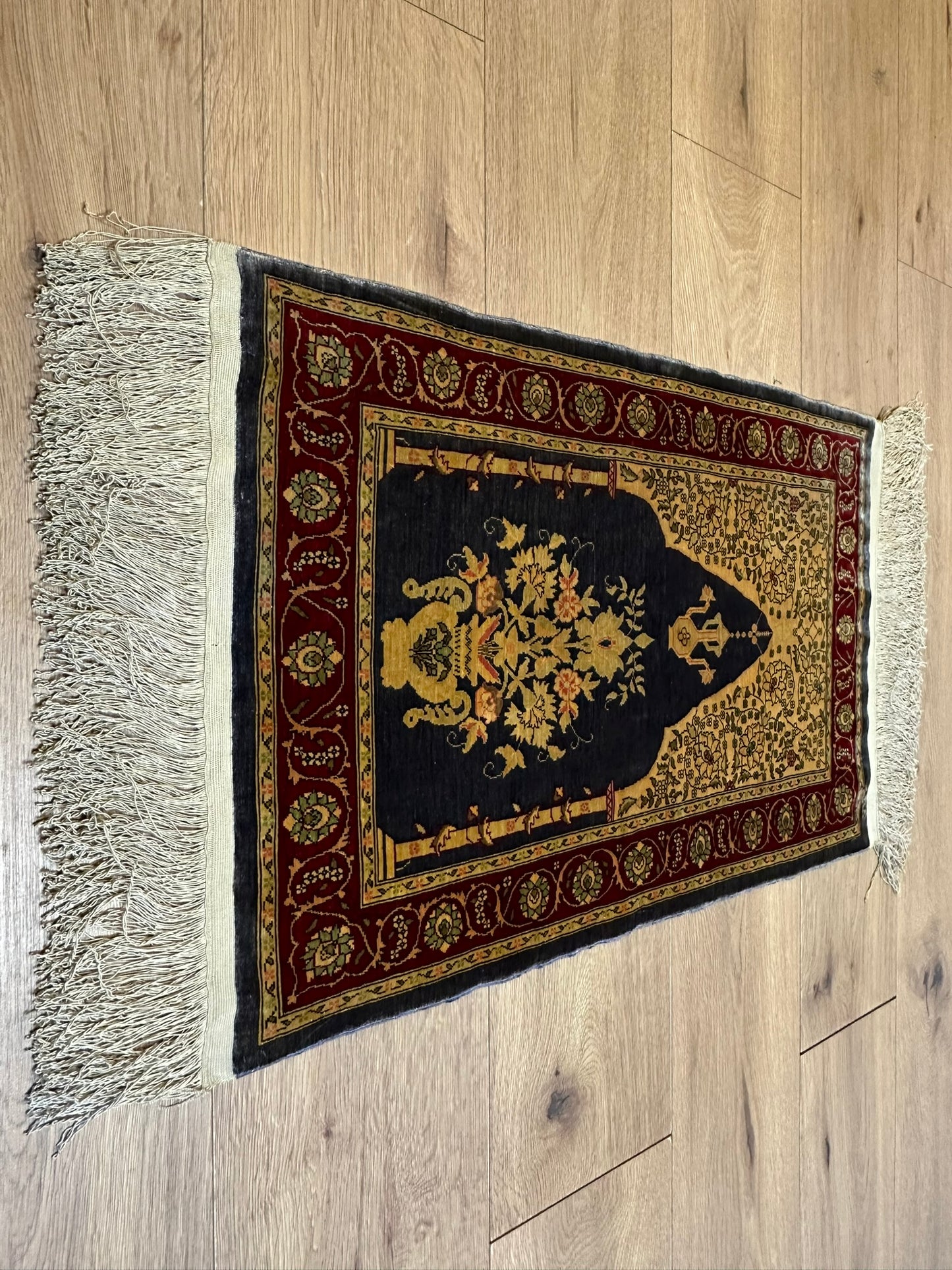 Orientteppich handgeknüpft Hereke Seide 74x45 cm