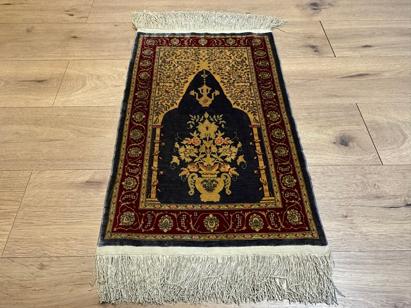 Orientteppich handgeknüpft Hereke Seide 74x45 cm