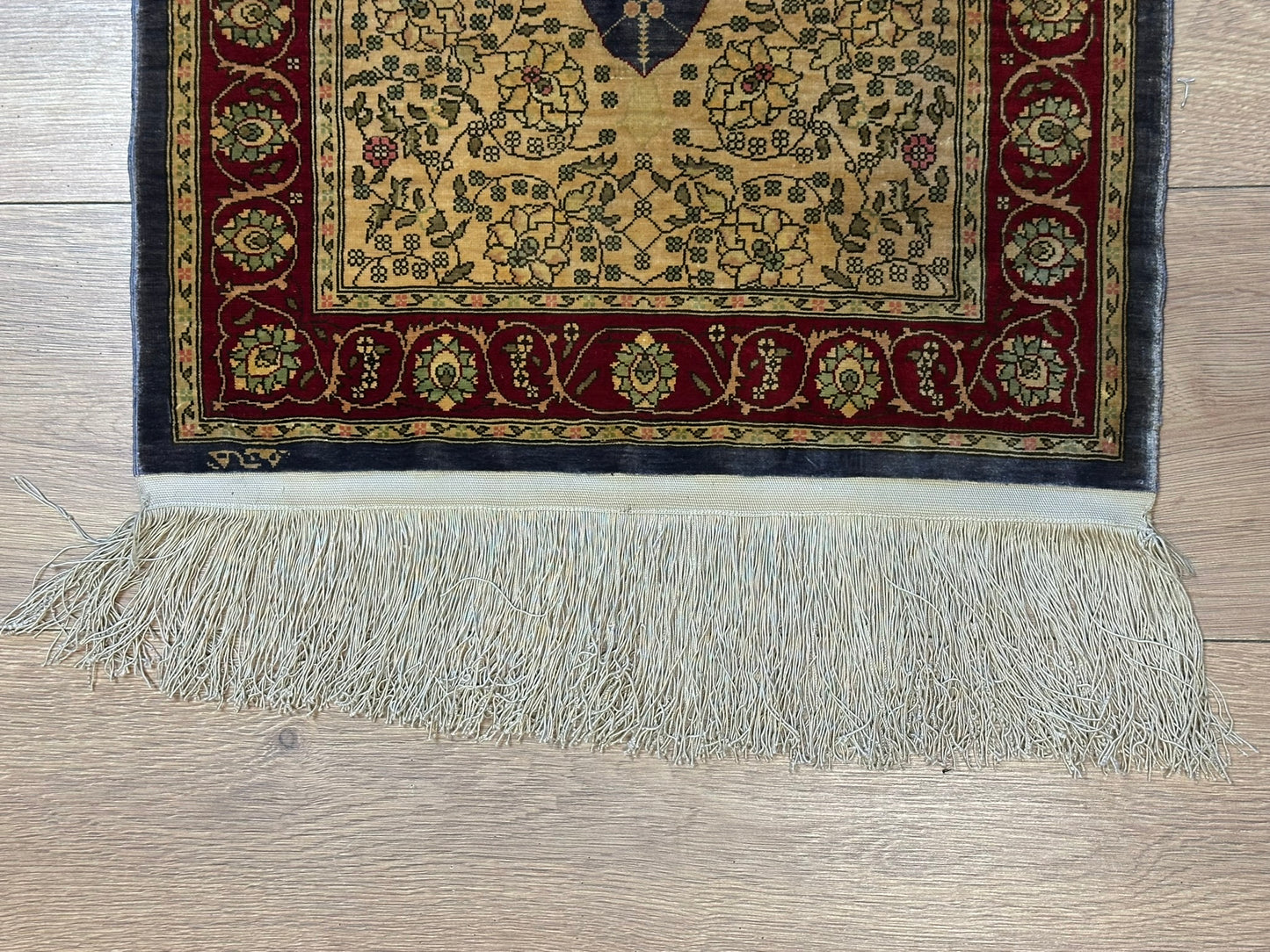 Orientteppich handgeknüpft Hereke Seide 74x45 cm