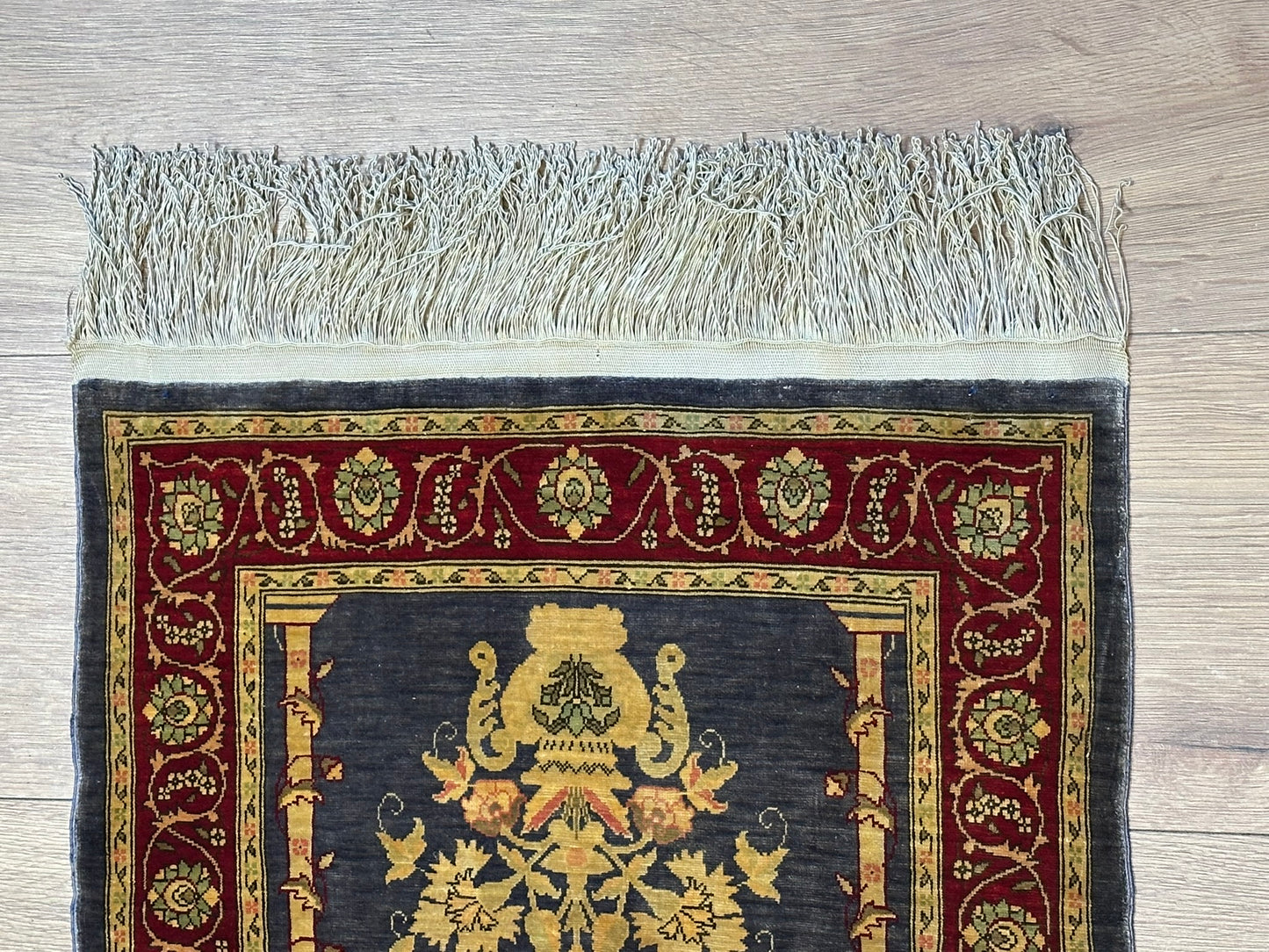 Orientteppich handgeknüpft Hereke Seide 74x45 cm