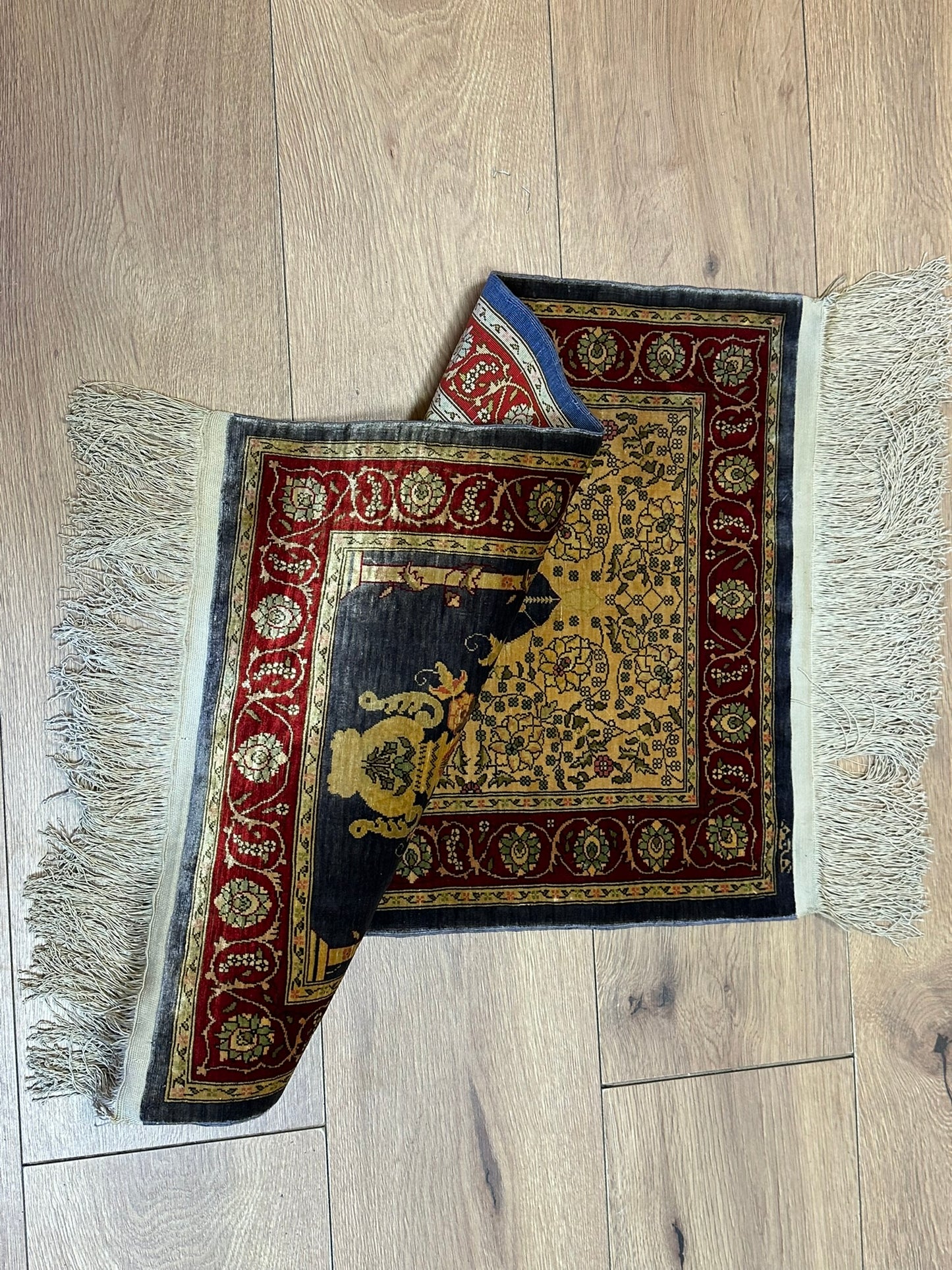 Orientteppich handgeknüpft Hereke Seide 74x45 cm
