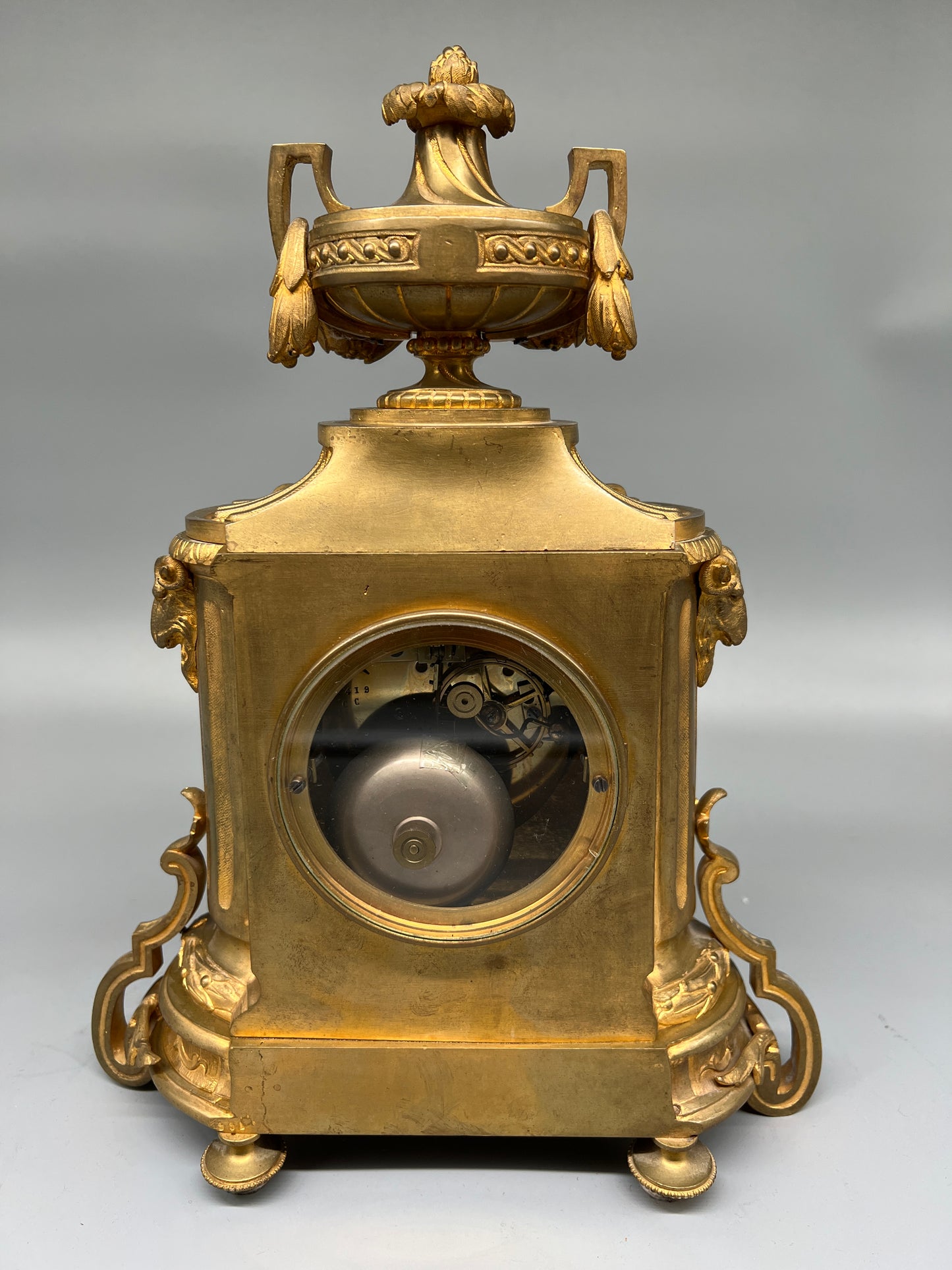 Antike Französische Pendule in Form einer Stutzuhr